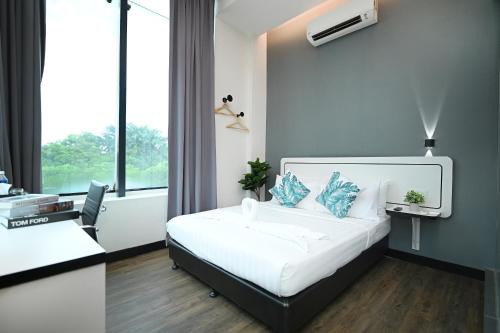 Swing & Pillows - Kota Kemuning Selangor