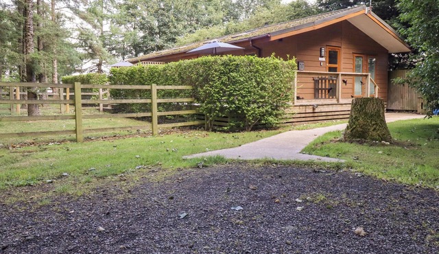 SWINSTY LODGE, pet friendly, with a garden in Darley