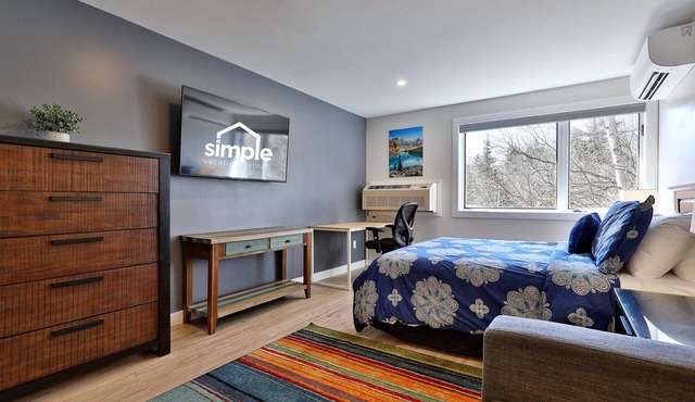 Swirl Suite Annex: Studio w/Kitchenette and Workspace. Discounted Ski Rentals.