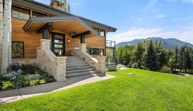 Swish Chalet off Willoughby Way, Lower Red Mountain