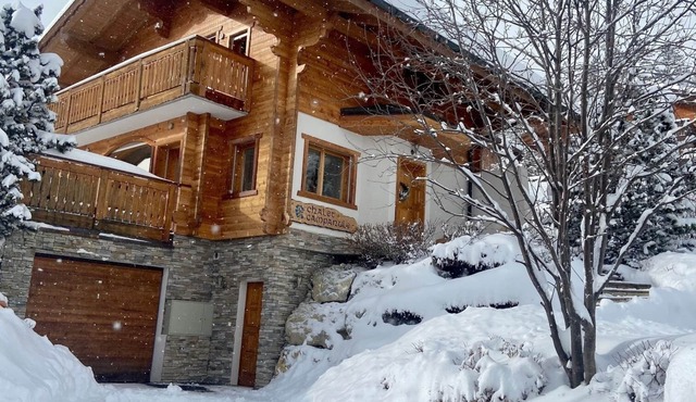 Swiss chalet at 1500m in Anzere ski resort (www.anzere.ch), sleeps 8