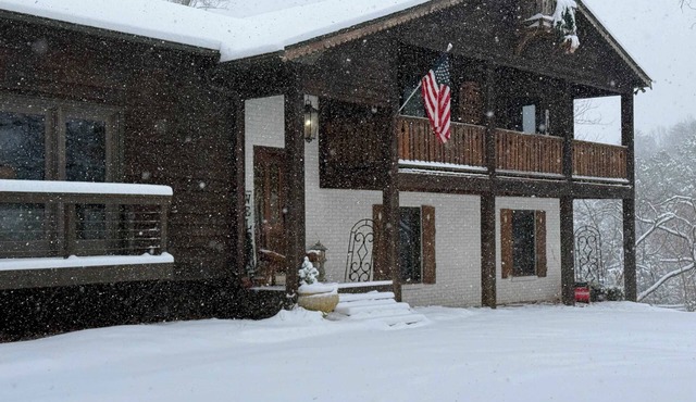 Swiss Chalet/Raving Reviews/26 acres/3 mi. to TIEC
