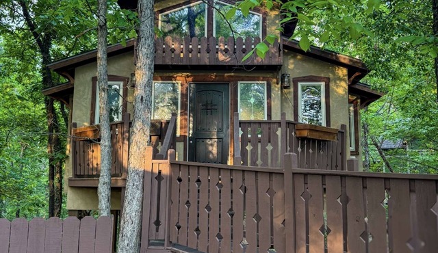 Swiss Chalet Treehouse with Jacuzzi