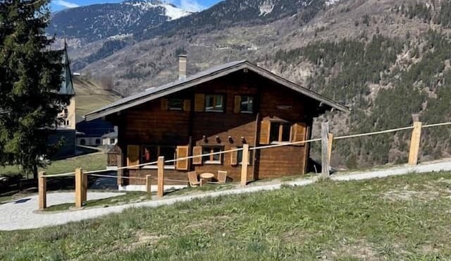 Swiss Chalet - upstairs apartment