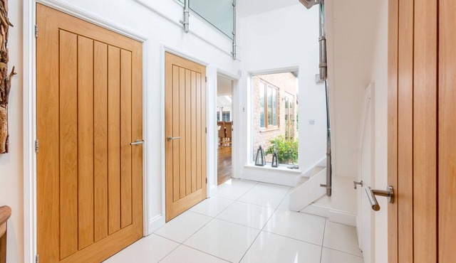 Swiss Cottage - sleeps 10 guests in 5 bedrooms