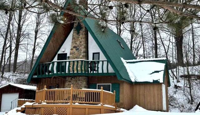Swiss Miss Pet-Friendly A-Frame only 6 Minutes from downtown Ellicottville!