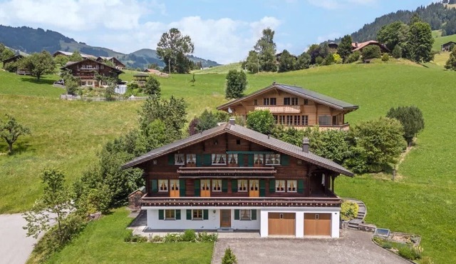 Swiss Peaks Haven with Unparalleled Views