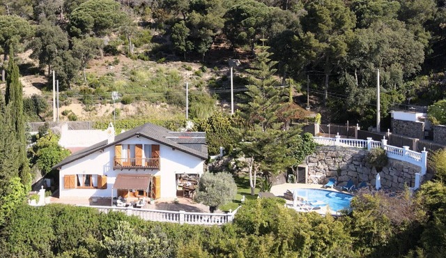 Swiss style villa near Barcelona 10min to beach