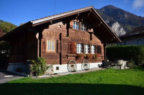 Swiss Traditional Chalet with Alpine Mtn View