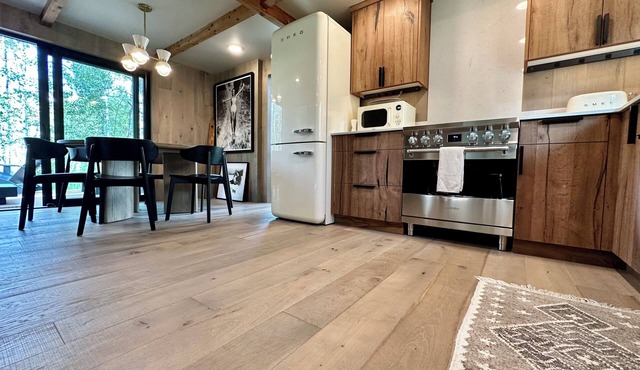 Swissentury ~A Frame charming home in the Meadow, A/C