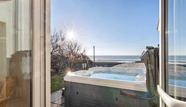 Swn Y Don - Modern Luxury Steps from Newgale Beach Bliss