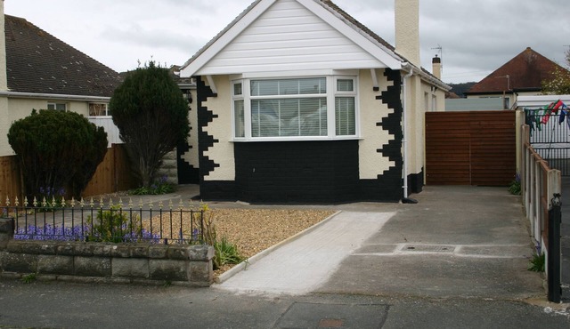Swn y mor detached Holiday Let- Dog friendly by the sea Prestatyn with Hot tub
