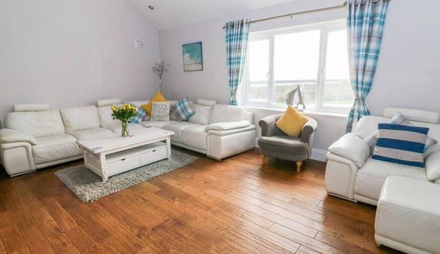 SWN Y MOR, pet friendly, luxury holiday cottage in Amroth