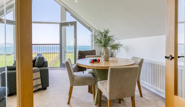 Swn y Mor Trefadog - sleeps 10 guests in 4 bedrooms