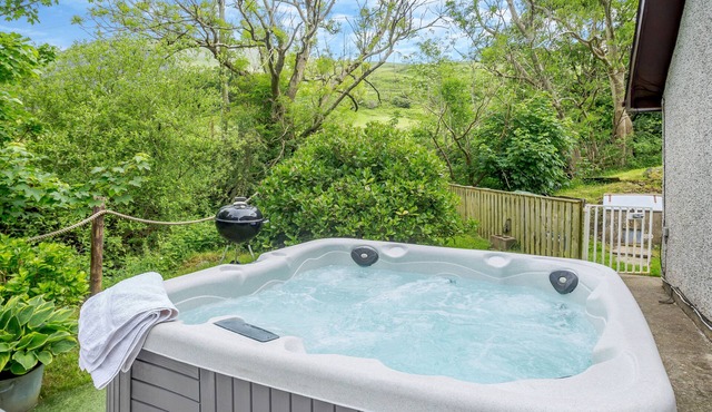 Swn y Nant - Three Bedroom House, Sleeps 6