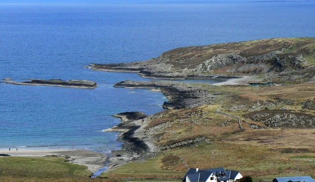 Swordle Bay House. 2 minute's walk to beach.