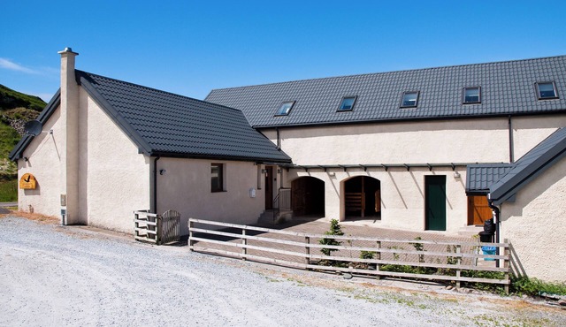 Swordle byre. Perfect for large group holidays,nonly a 5 minute's walk to beach.