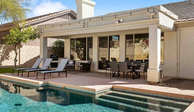 SWSS - Chic Beautiful backyard Pool Cornhole Office Fire table 5star