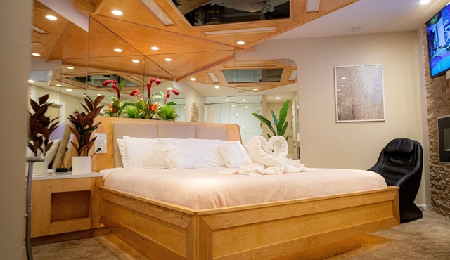 Sybaris Pool Suites
