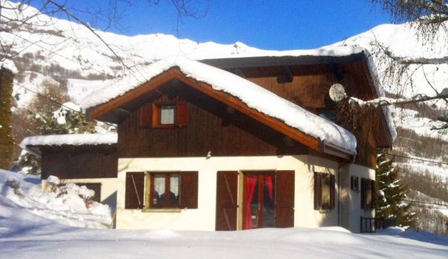 SYBELLES Chalet convivial, expo. South with large grounds & open views - 8 pers.