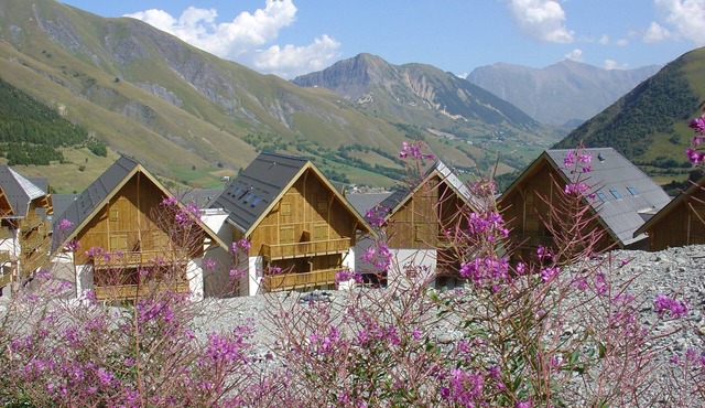 Sybelles Ski Area | Sleeps 4 | Slope-side Comfort