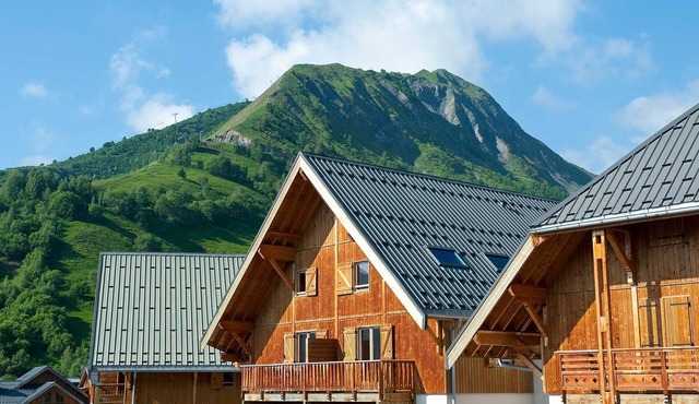 Sybelles Ski Area | Sleeps 7 | Slope-side Comfort