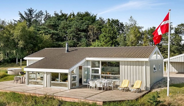 "Sybil" - 700m from the sea by Interhome