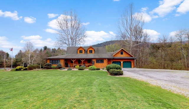 Sycamore Cabin with Hot Tub Breathtaking Views