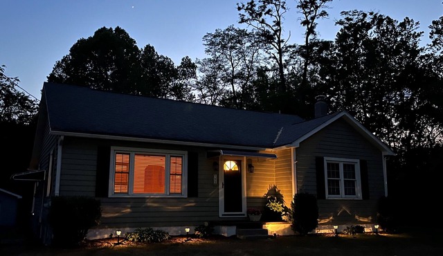 Sycamore, Cozy get a way! Newly renovated on a private, streamside lot.