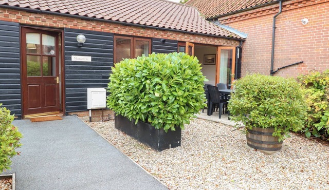 SYCAMORE, family friendly, with a garden in Wood Norton