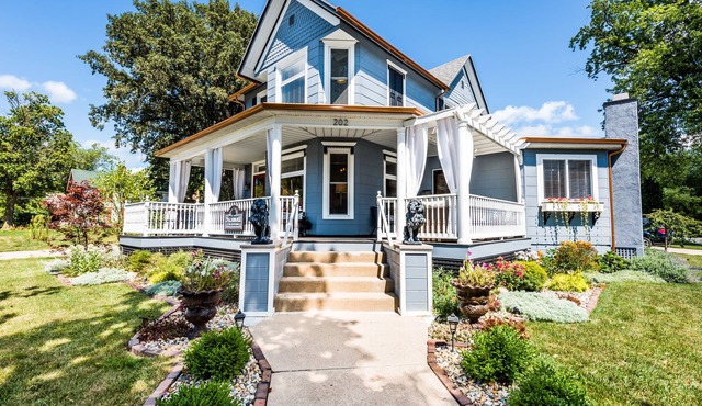 Sycamore Guesthouse, steps to Journeyman Distillery!