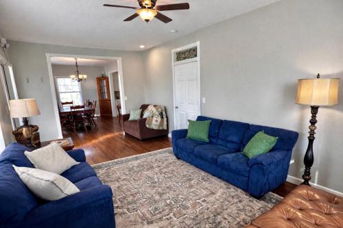 Sycamore House - 4 Bedroom Vineyard Retreat Near KC