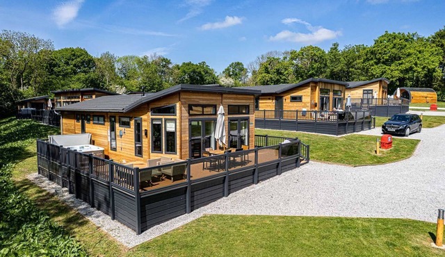 Sycamore Lodge | sleeps 6 - Hot Tub, Dog Friendly 5*