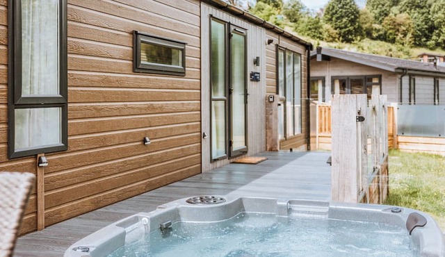 Sycamore Lodge VIP Hot Tub and Pet Friendly