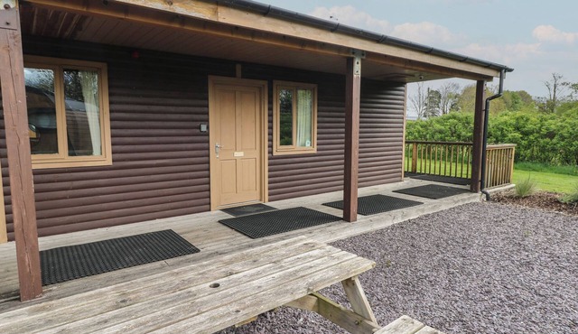 SYCAMORE, romantic, country holiday cottage in Cowbridge