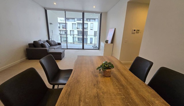 SYD Forest Lodge 2BR 55 Apt Close to CBD & Airport