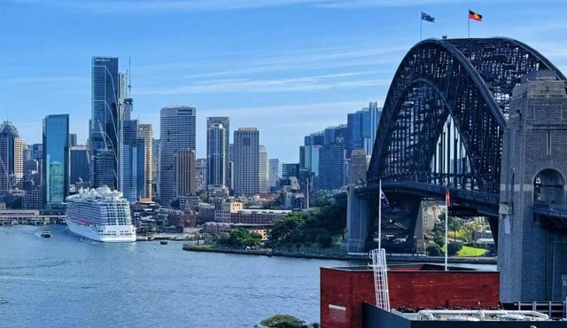 Sydney Harbour Bridge + Opera House Views | One Free Car Park