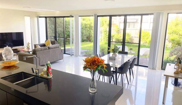 Sydney north Kellyville luxury 4 bedroom house