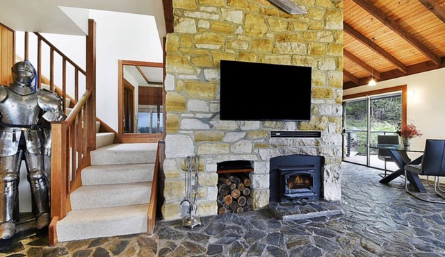 Sydney View - 70km from Sydney; 1000km from care!