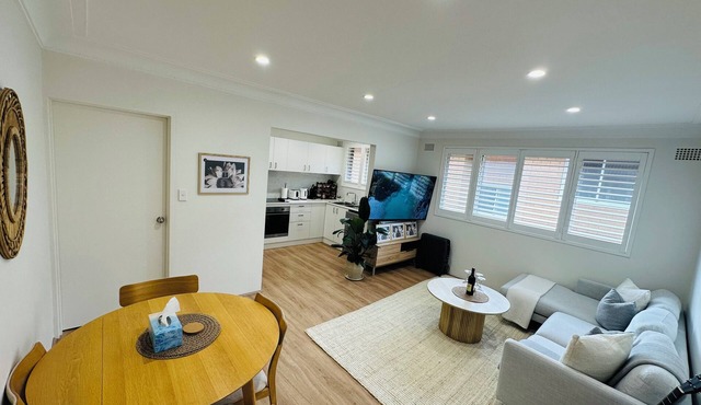 SYDNEYS LEADING NO.1 STAY