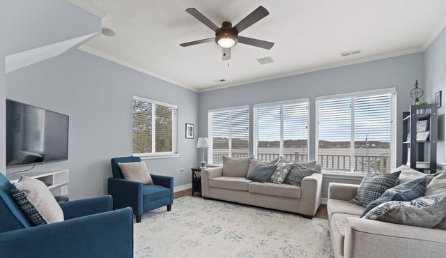 Sylvan lakefront; pet friendly; sleeps 8