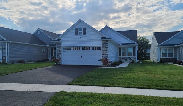 Sylvania Condo with walking access to Pacesetter Park and Quarry Ridge Trail