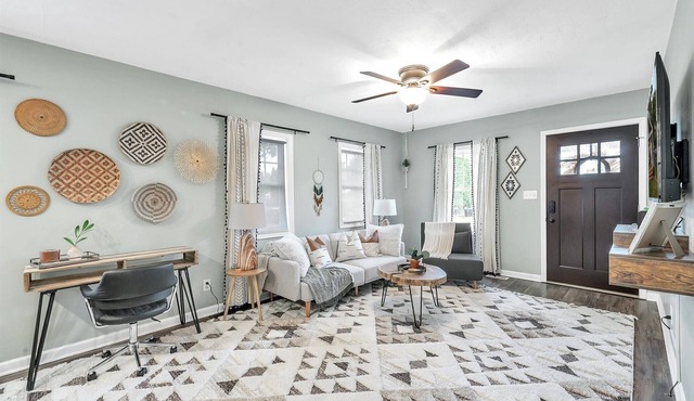 Sylvania Southwestern styled Oasis- Huge Yard