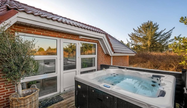 "Sylvi" - 1.7km from the sea by Interhome