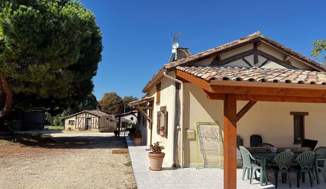 Sympathique Gite Situé sur une Ancienne Exploitation Agricole Belle Terrasse,