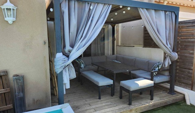 Sympathique Maison Mitoyenne, Quartier Calme Dans Village de Montpezat