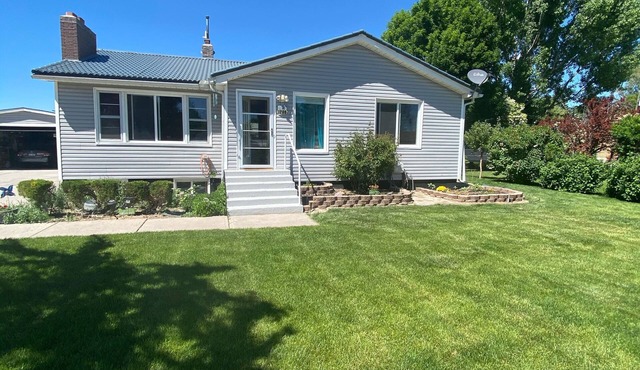 Synchrodestiny 1 is joyful with a beautiful Mountain View from front yard