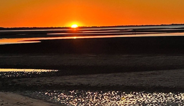 Synergy Beachside Nudist Retreat KB 2 minutes walk to beach breakfast spa/pool