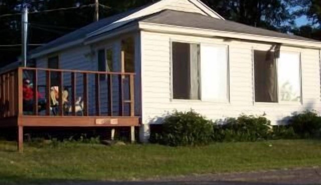 Syracuse NY, Cross Lake Cottage Lake Front 2 Bedroom Sunset Bonus!