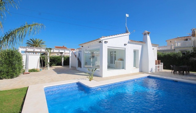 T-1118, Casa Blanca, newly renovated villa with many extras